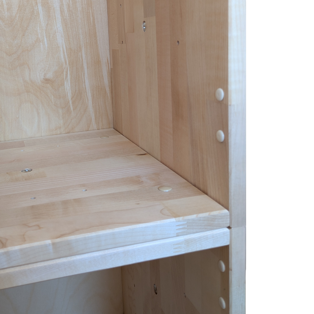 Detailansicht der modularen Holzplatten des MOVE COMPACT Systems mit stablien und optisch unauffälligen Modulverbindern